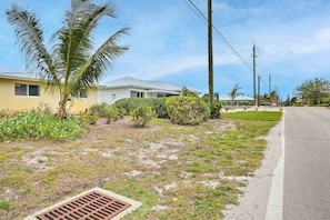 Interior - Pet-friendly Jensen Beach Home w/ Yard Near Ocean! (Jensen Beach)