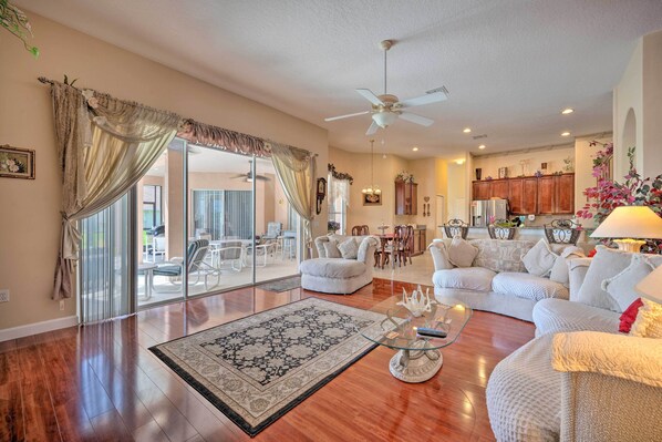TV - Kissimmee Escape w/ Golf Course Views & Pool! (Kissimmee)