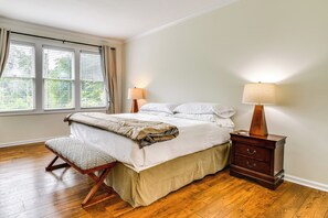 Apartment (2 Bedrooms) | Interior - Mtn Cabin w/ Balcony & View in Burnsville! (Burnsville)