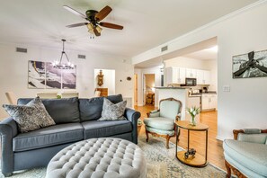 Apartment (2 Bedrooms) | Interior - Mtn Cabin w/ Balcony & View in Burnsville! (Burnsville)