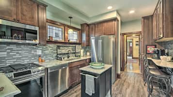 House (3 Bedrooms) | Interior