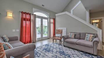 House (5 Bedrooms) | Interior