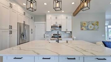 House (5 Bedrooms) | Interior