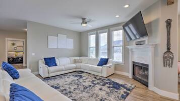 House (5 Bedrooms) | Interior