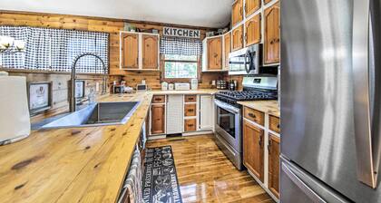 Woodsy Home w/ View, 1 Mi to Lake Shelbyville