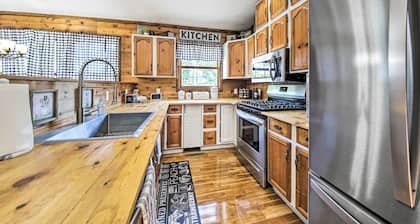 Woodsy Home w/ View, 1 Mi to Lake Shelbyville