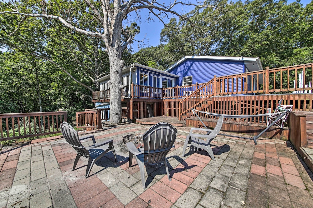 Woodsy Home w/ View, 1 Mi to Lake Shelbyville