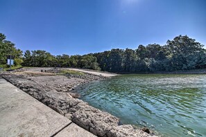 House (3 Bedrooms) | Interior - Woodsy Home w/ View, 1 Mi to Lake Shelbyville (Shelbyville)