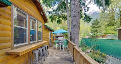 'moose Lodge' Cabin w/ Entertainment Gazebo!