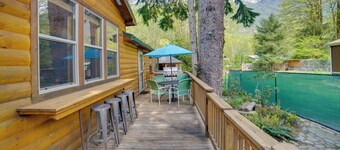 'moose Lodge' Cabin w/ Entertainment Gazebo!