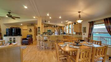 House (3 Bedrooms) | Interior