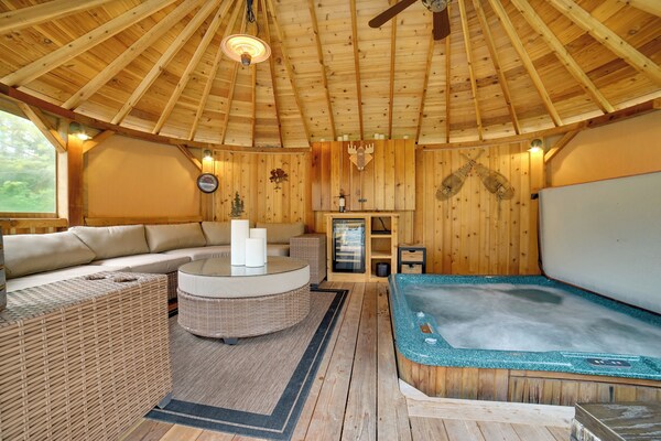 'Moose Lodge' Cabin W/ Entertainment Gazebo! - Skykomish, WA