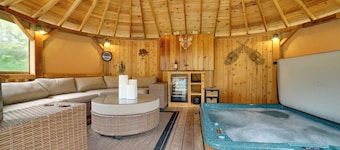 'moose Lodge' Cabin w/ Entertainment Gazebo!