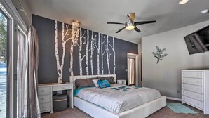 A bedroom with a large bed, a desk, a dresser, a ceiling fan, and a wall mural. - 'hakuna Matata Cabin' - 11 Mi to Mt Rushmore! (Rapid City)
