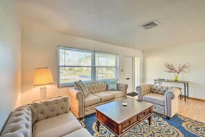 Interior - Punta Gorda Home With Backyard ~ 1 Mile to Dtwn! (Punta Gorda)