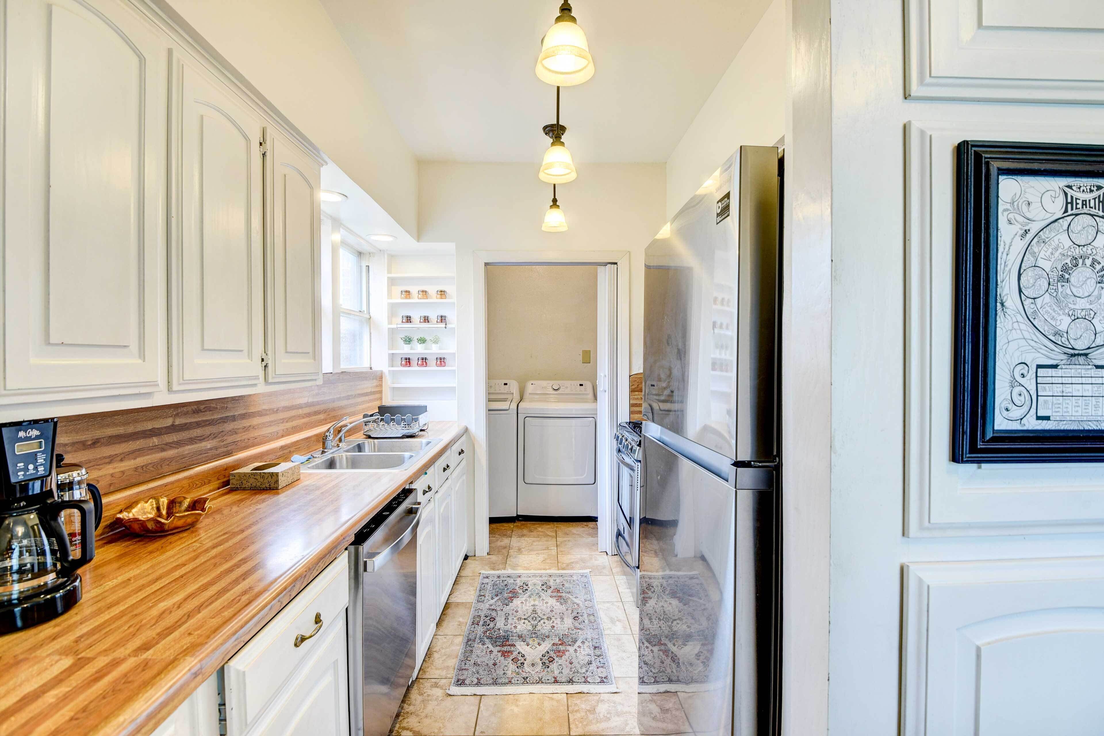 Cozy Home w/ Yard < 7 Mi to Downtown Dallas!