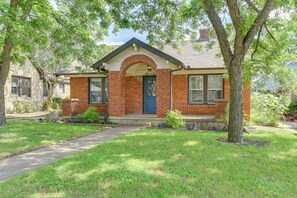 House (2 Bedrooms) | Interior - 7 Mi to Dtwn Dallas: Cozy Home w/ Yard! (Dallas)