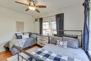 House (2 Bedrooms) | Interior - 7 Mi to Dtwn Dallas: Cozy Home w/ Yard! (Dallas)