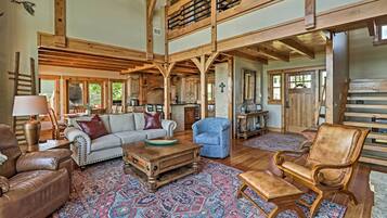 House (5 Bedrooms) | Interior