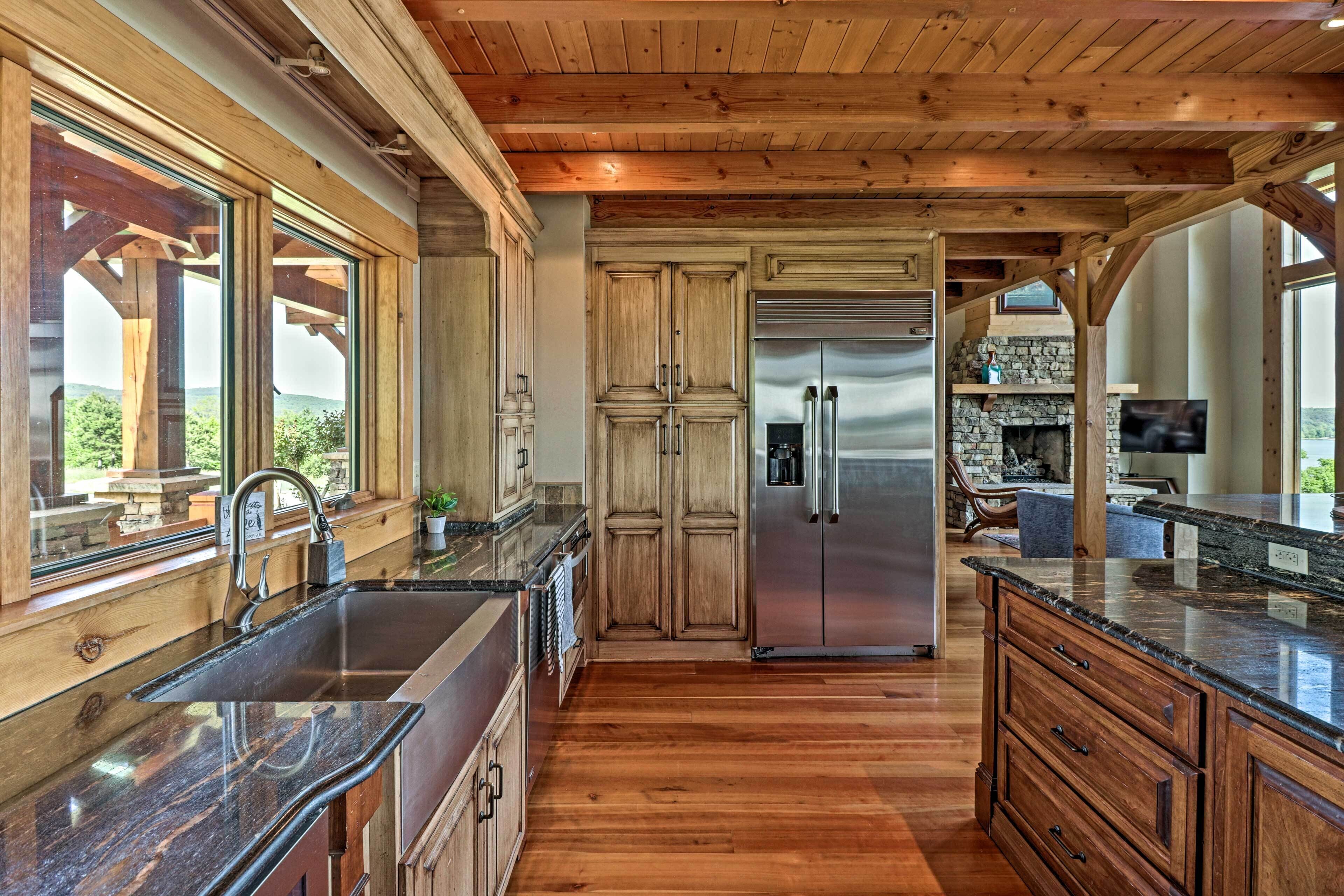 Luxury Family Retreat - Greers Ferry Lake!