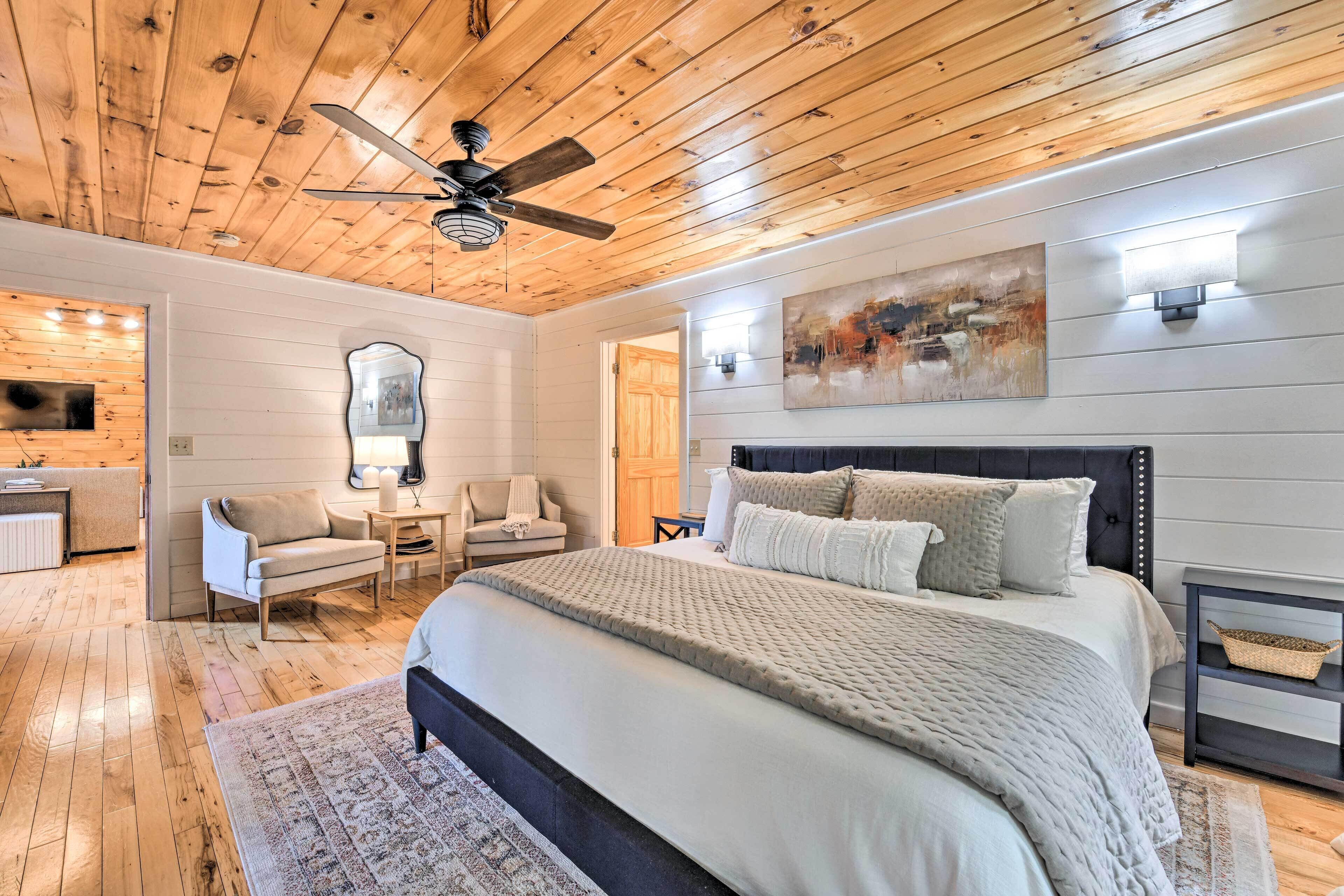 Mountain-view Bryson City Home w/ Hot Tub!