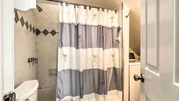 Apartment (2 Bedrooms) | Bathroom