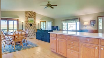 Cottage (2 Bedrooms) | Interior