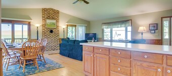 2 Mi to Wineries: Calm Cottage on 90 Acres w/ Barn