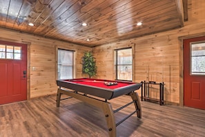 Interior - Pigeon Forge Cabin w/ Hot Tub: 1 Mi to Parkway (Pigeon Forge)