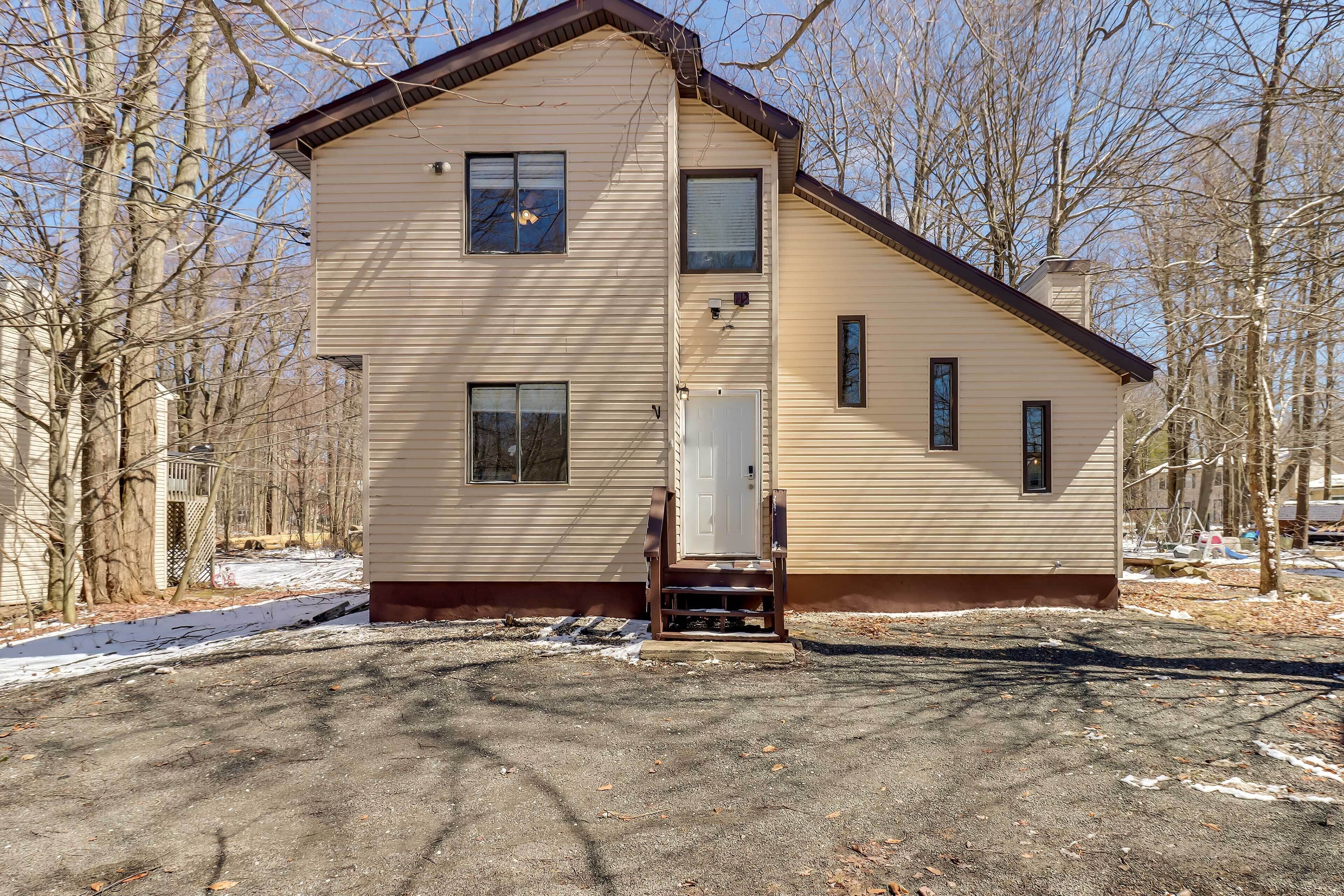Modern Tobyhanna Home Near Lake Carobeth!