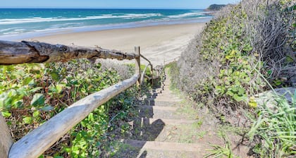 Yachats Gem w/ Private Beach Access, Views