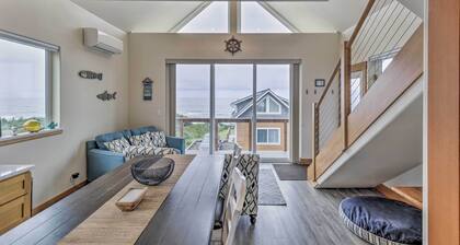 Chic Beachfront Abode w/ Balcony & Beach Access!