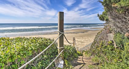 Chic Beachfront Abode w/ Balcony & Beach Access!