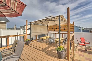Terrace/patio - Spacious Family Home w/ Large Deck & Fire Pit! (Caldwell)