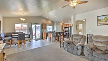 Casa (3 Bedrooms) | Área de sala de estar | Libros