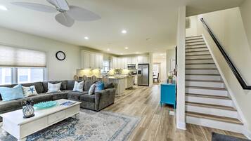 شقة (4 Bedrooms) | المنشأة من الداخل