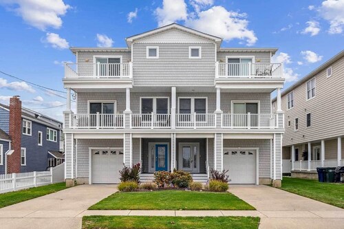 Sunny Brigantine Townhome: Walk to Beach