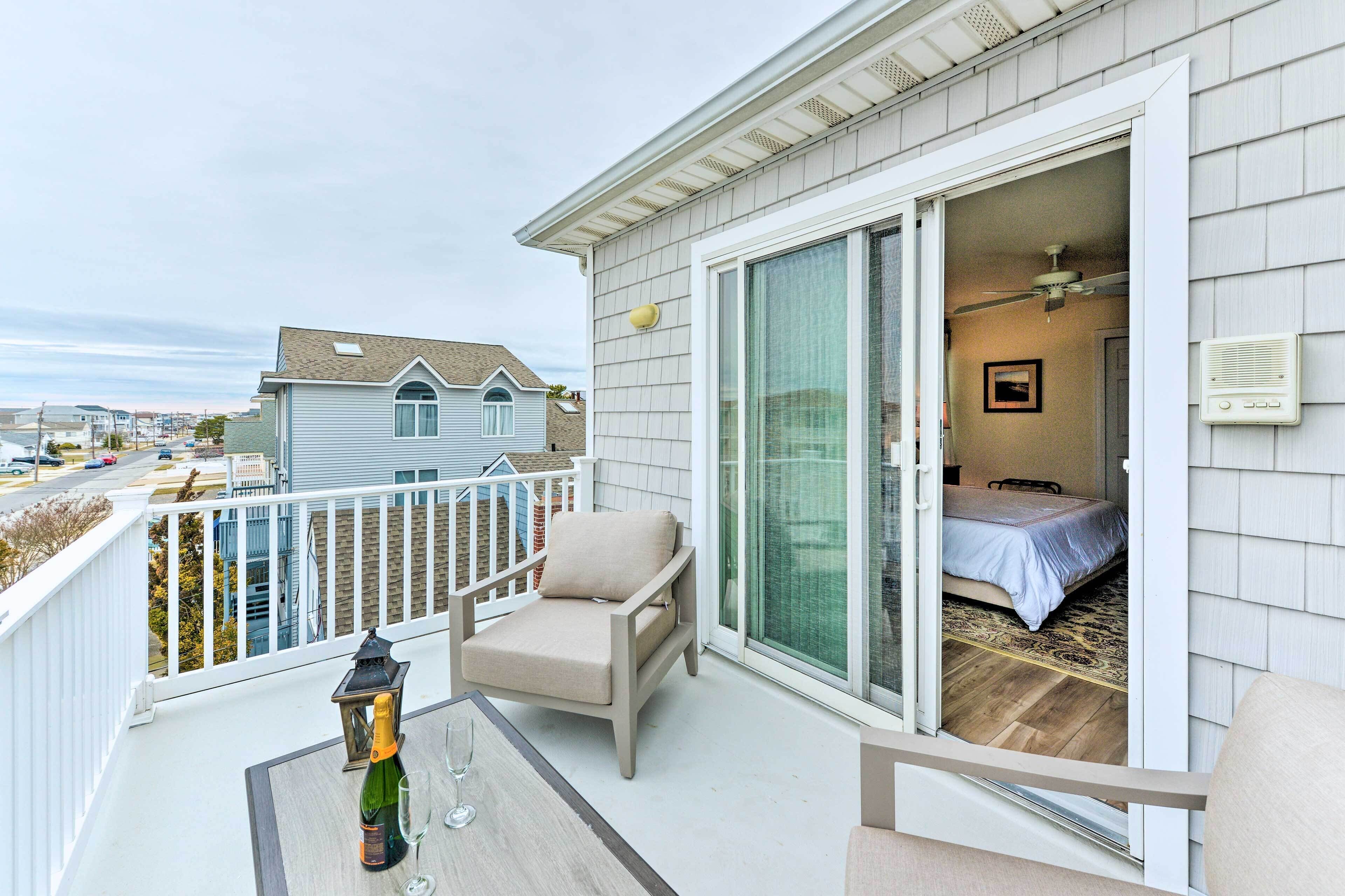 Sunny Brigantine Townhome: Walk to Beach