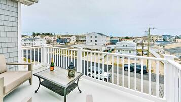 شقة (4 Bedrooms) | المنشأة من الداخل