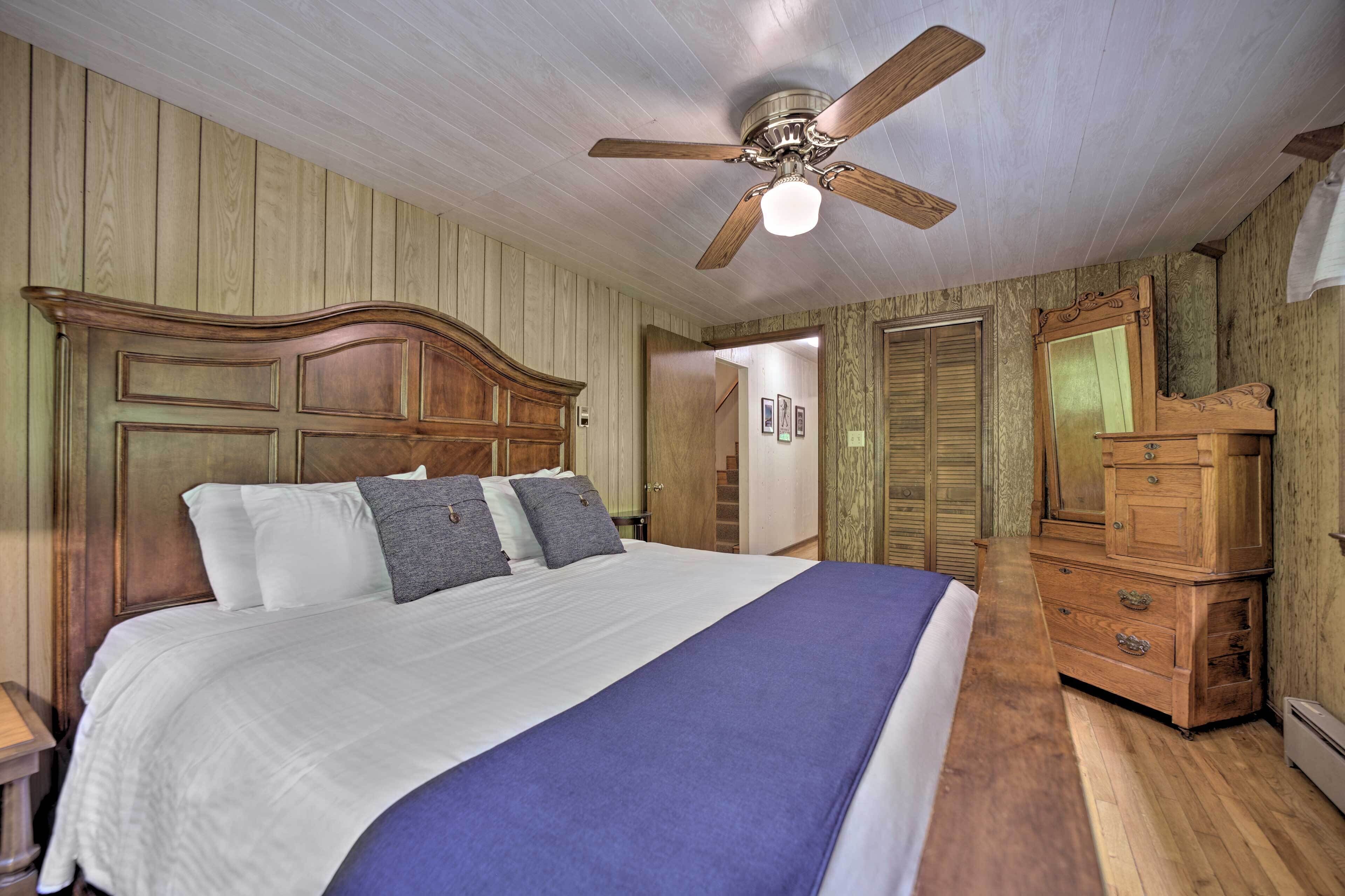 Gorgeous Home w/ Fireplace < 6 Mi to Downtown