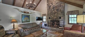 Mountain Escape w/ Hiking ~ 5 Mi to Bryson City!