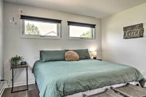 2 bedrooms, iron/ironing board, free cribs/infant beds, bed sheets - Sleek Fort Wayne Home Near Dtwn Attractions! (Fort Wayne)