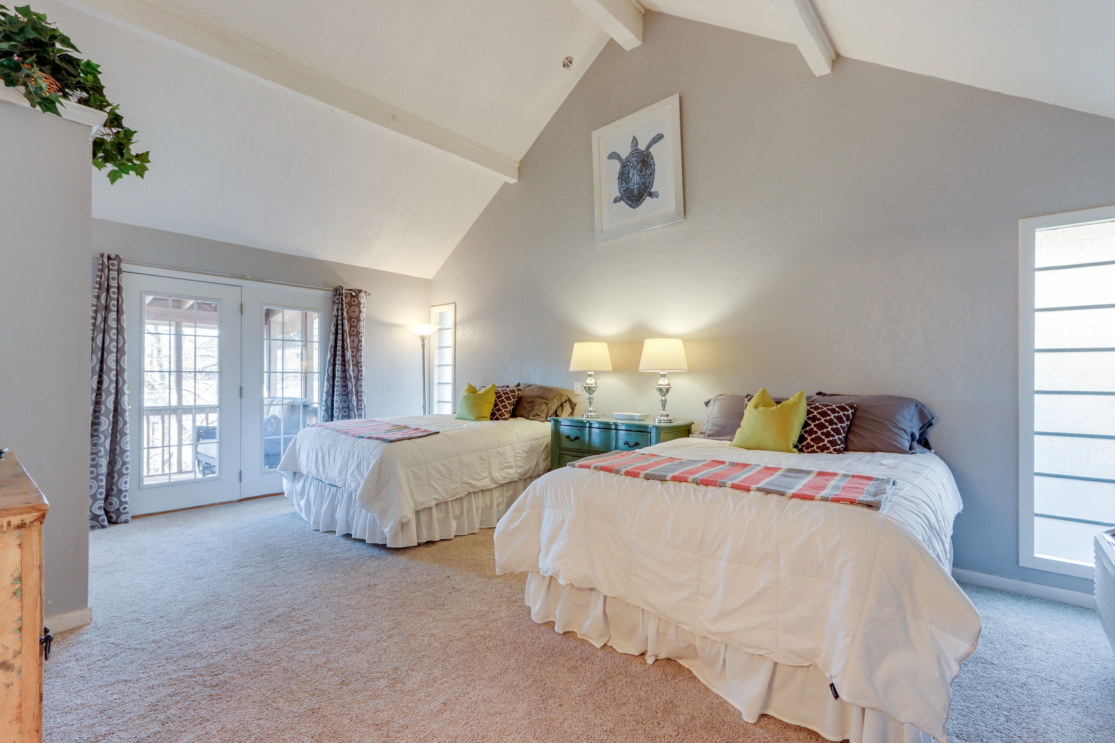 Osage Beach Home: Screened Porch, Resort Amenities