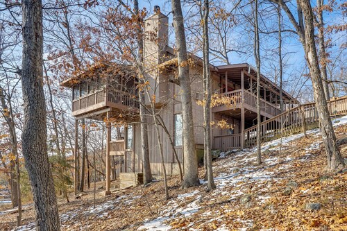 Resort Living on Lake of the Ozarks! Family Cabin