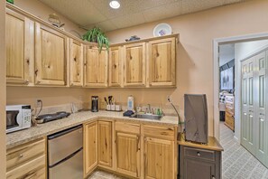 Interior - Near Trail Access & Beech Mtn Ski: 1st-floor Condo (Banner Elk)