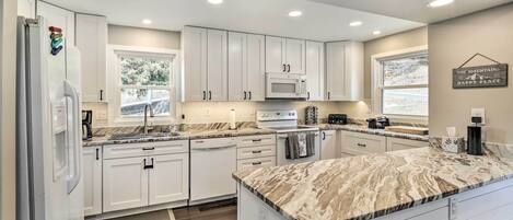 House (4 Bedrooms) | Interior