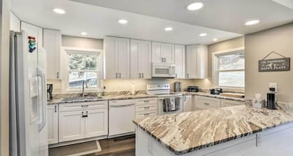 Updated Kingsport Home w/ Deck + Mtn Views!