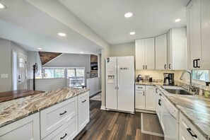 House (4 Bedrooms) | Interior