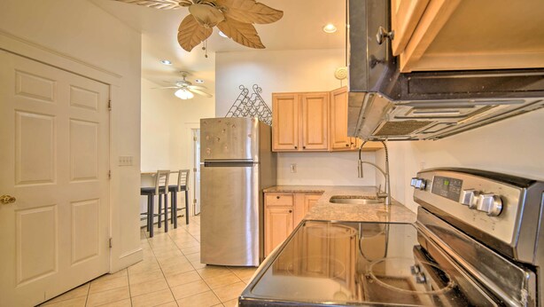 Microwave, oven, stovetop, high chair - Atlantic City Escape, 1 Mi to Steel Pier! (Atlantic City)