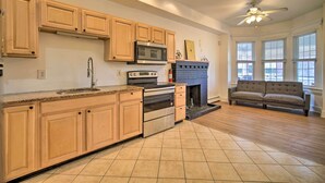 Microwave, oven, stovetop, high chair - Atlantic City Escape, 1 Mi to Steel Pier! (Atlantic City)
